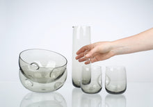 Lade das Bild in den Galerie-Viewer, Carafe &quot;On Finger&quot; with 2 Glasses
