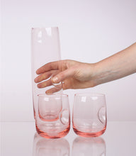 Charger l&#39;image dans la galerie, Pink Carafe &quot;On Finger&quot; with 2 Glasses
